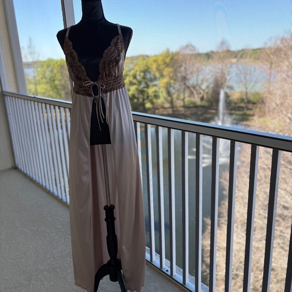 Vintage Darling Body Fashions USA Lace Trim Maxi Robe Sz M Champagne Style 2033 - Picture 6 of 8